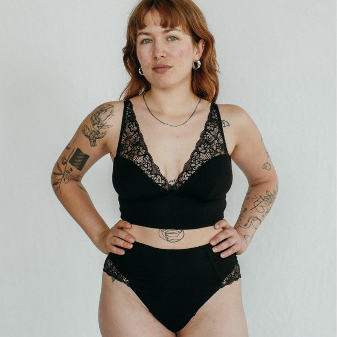 die Träger des Alison bralette sind aus Spitze und der Rest aus einem nachhaltigen Tencel Lyocell Stoff