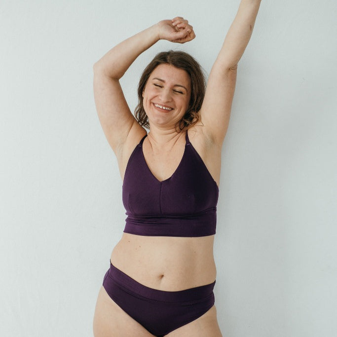 Produktbild von Emma in Ultraviolet von der Frontseite (Bralette & Slip)