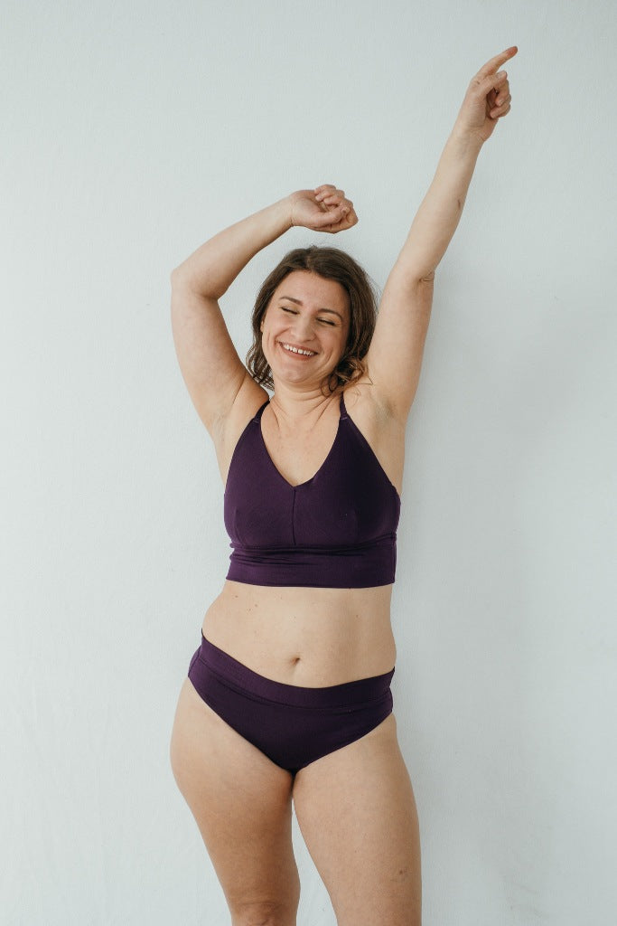 Produktbild von Emma in Ultraviolet von der Frontseite (Bralette & Slip)