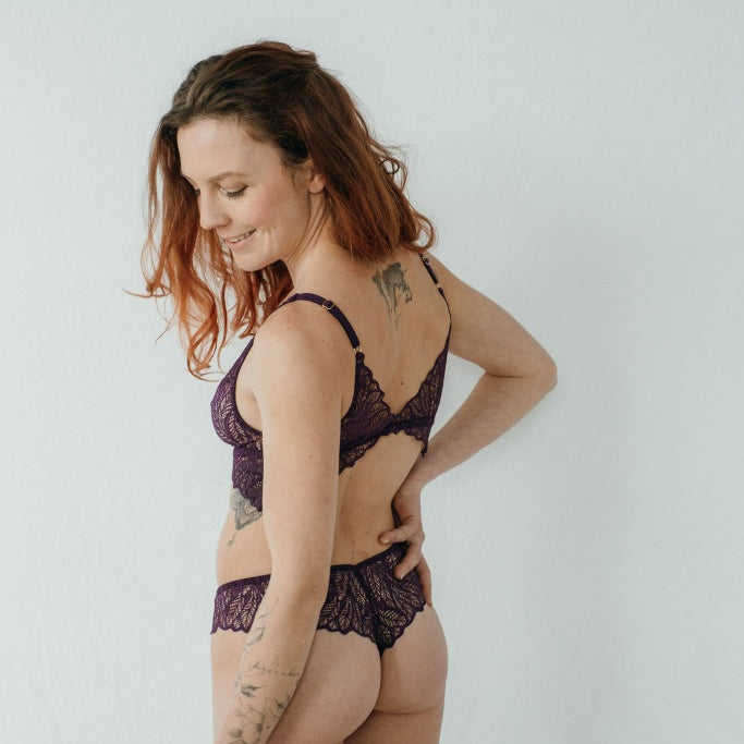 Produktbild von Joanne in Ultraviolet von hinten (Bralette & String)
