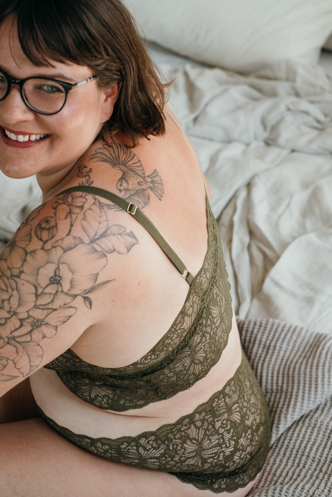 Detailaufnahme vom Joy Set in der Farbe Olive