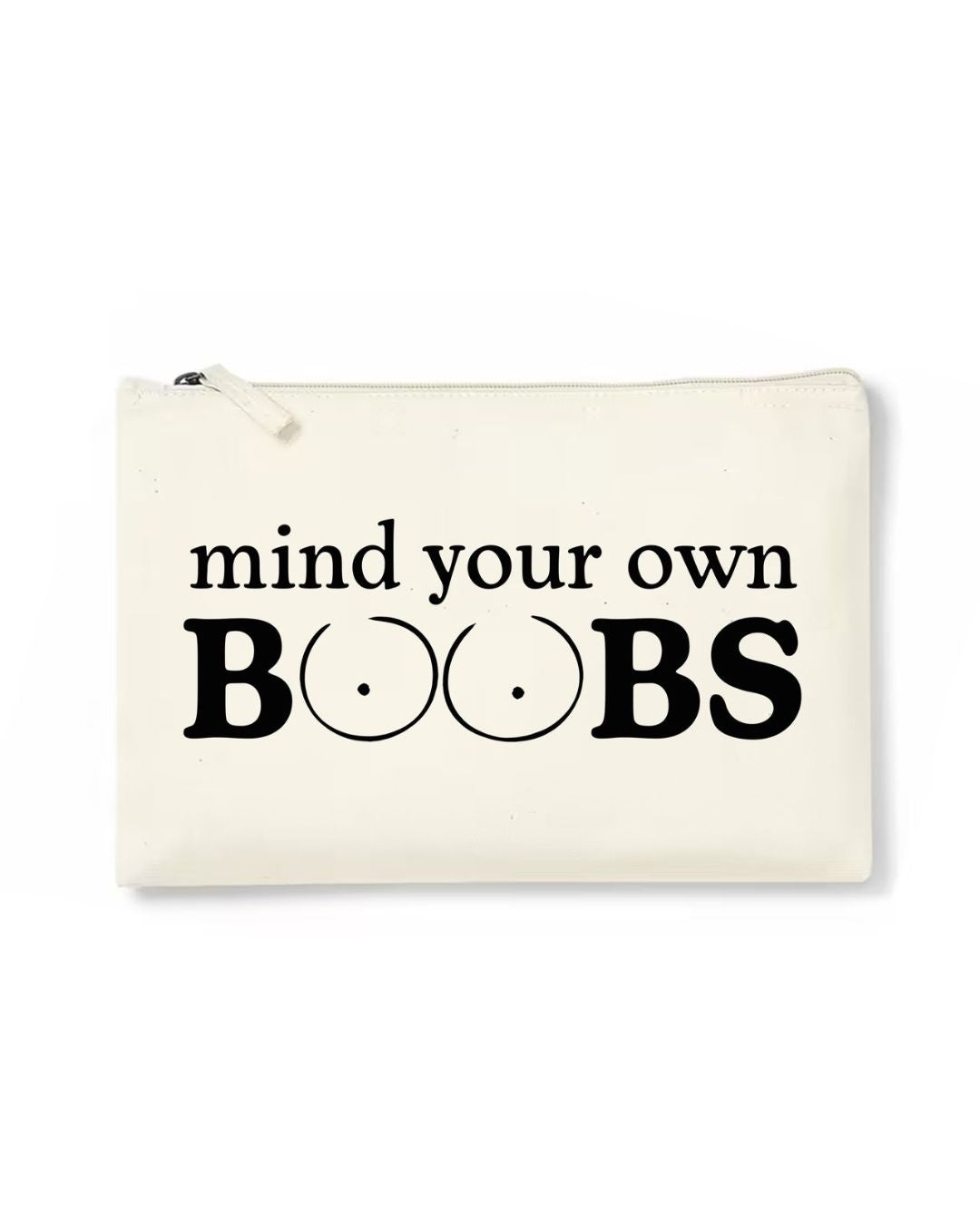 Produktbild von unserem Kulturbeutel mit der Aufschrift "Mind your own Boobs"