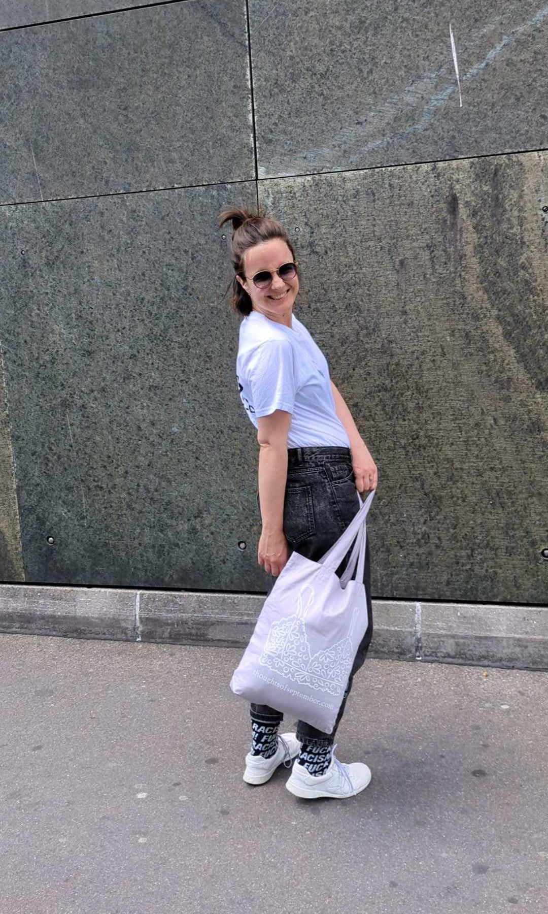 Wir sind the Boobs Club.