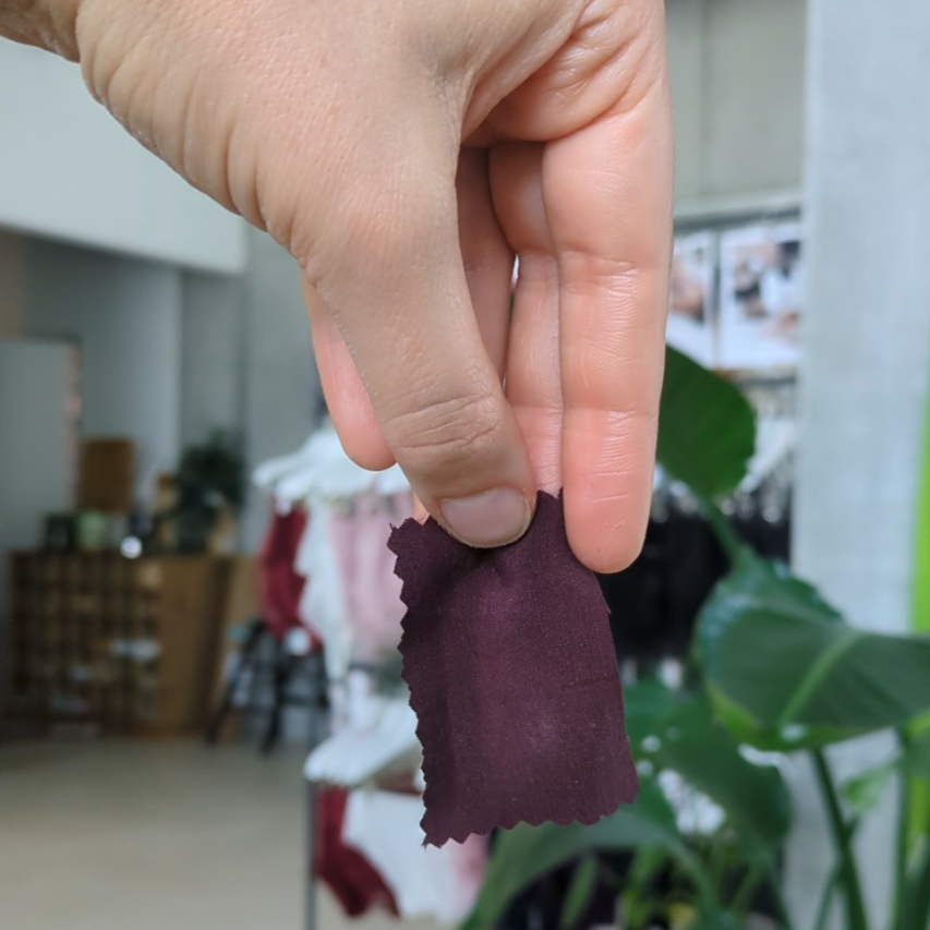Lab Dip in der Farbe Aubergine