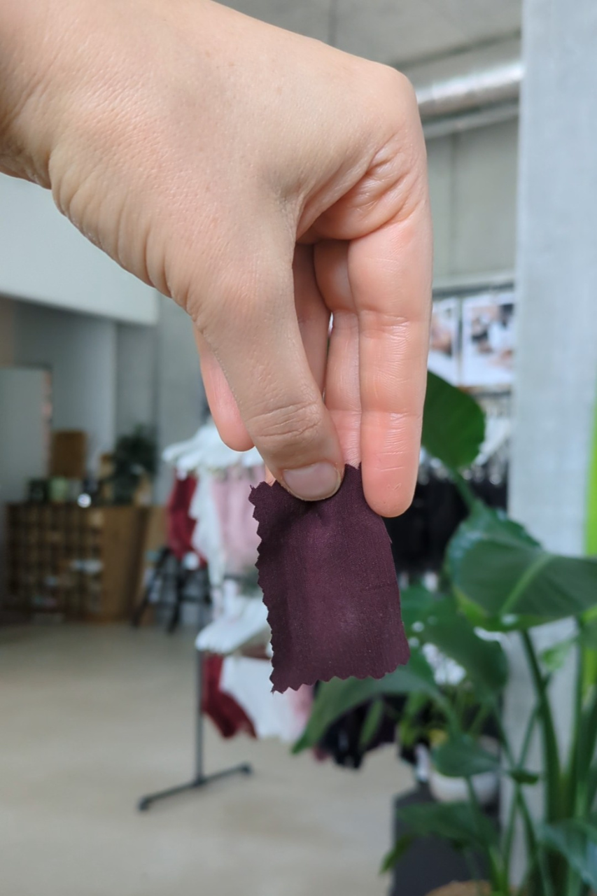 Lab Dip in der Farbe Aubergine