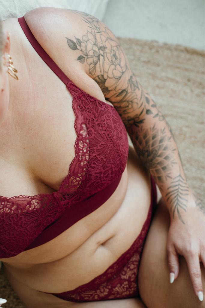 Lined lace bralette in dark red.