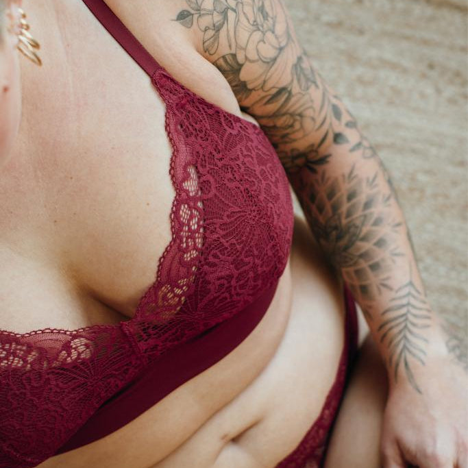 Lined lace bralette in dark red.