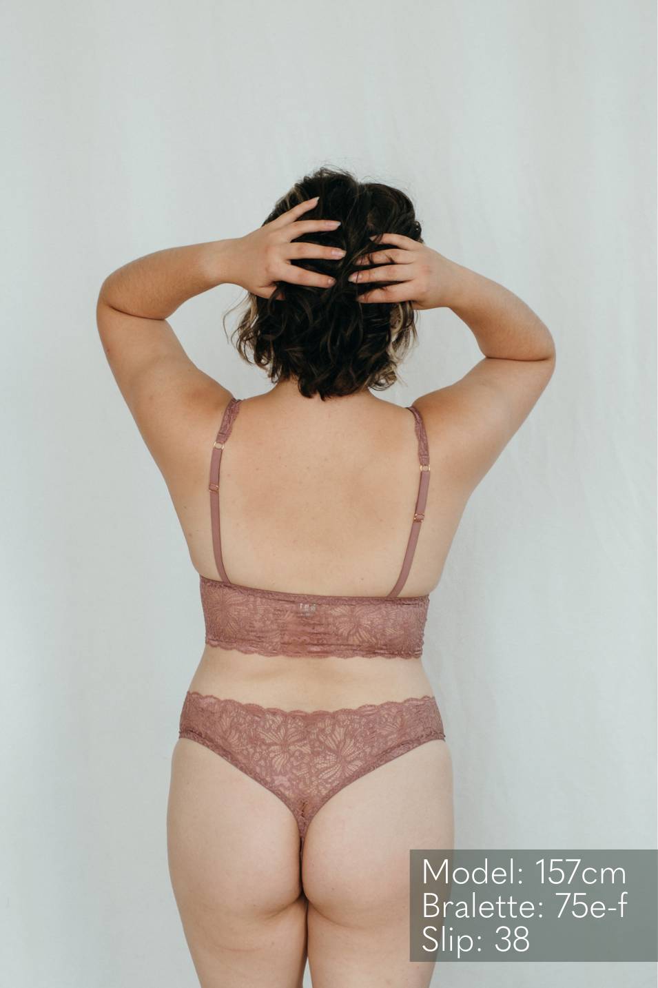 String Lana en smockey rose combiné avec le Bralette Belle de thoughts of september.