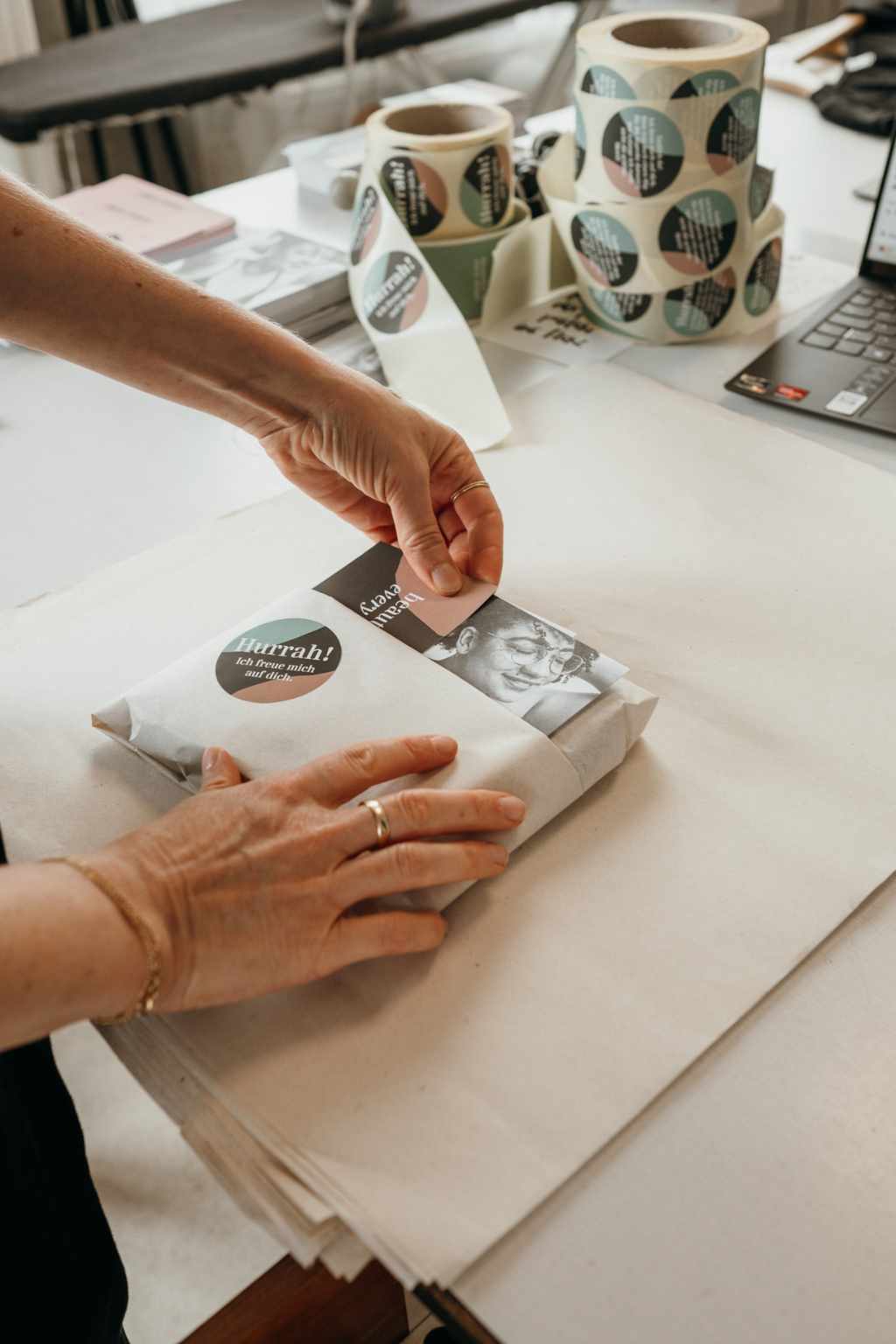 Zippora Marti adds a handwritten card to an order.