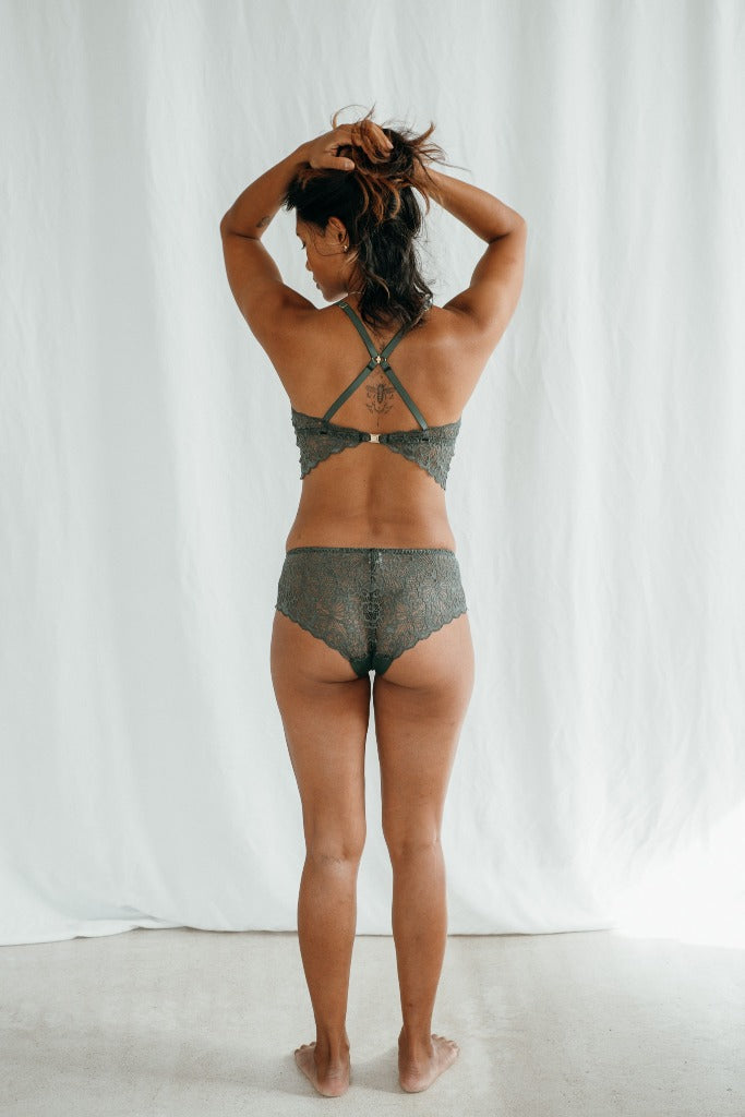 Vista posteriore della lingerie Vivi realizzata con materiali sostenibili.