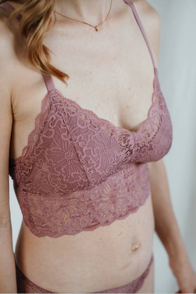 Close-up of Bralette Vivi with padded cups.