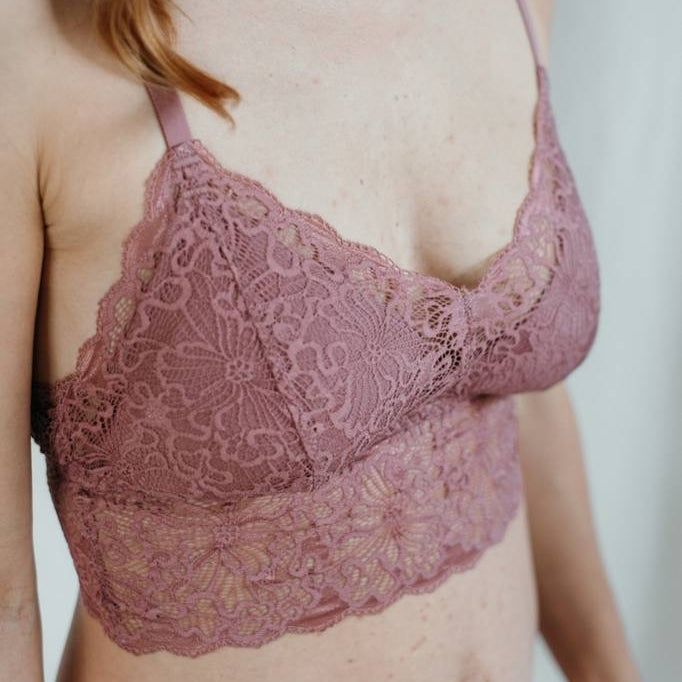Close-up of Bralette Vivi with padded cups.
