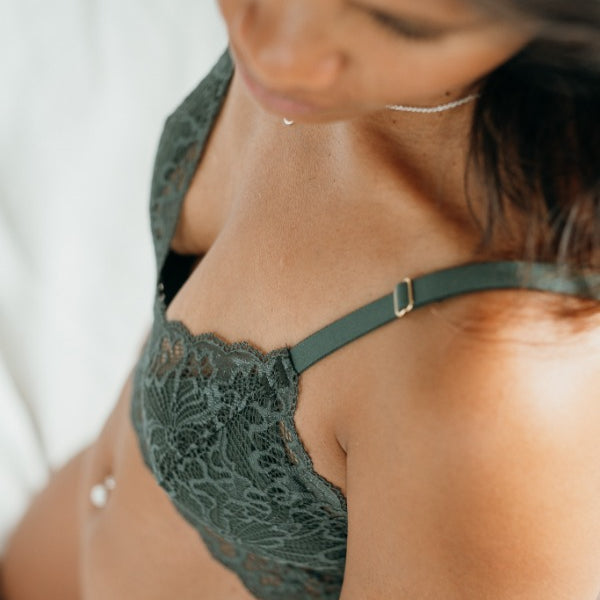 Close-up of Bralette Vivi with removable cushions