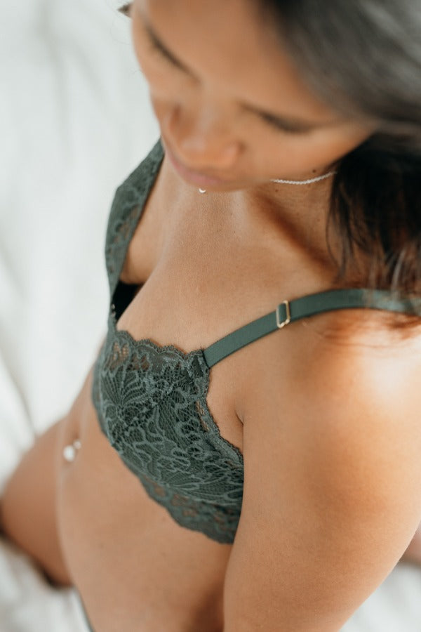 Close-up of Bralette Vivi with removable cushions