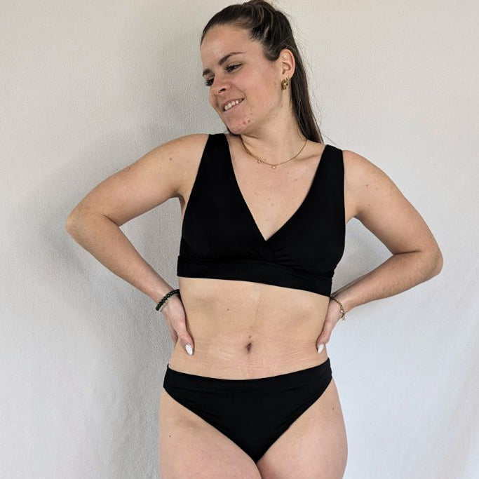 Model with dark hair wears a String and a Bralette "Betty" made of sustainable fabric.