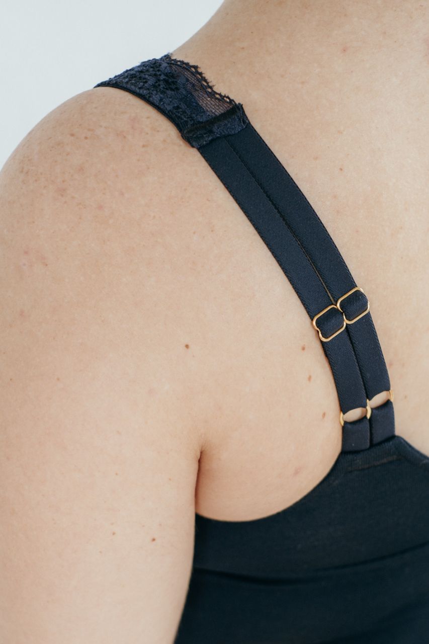 il top cami Nelly blu con doppie spalline regolabili 