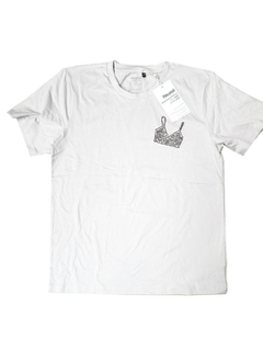 Mock-up Bild vom Boobs Club T-Shirt in weiss von der Frontseite mit dem Bralette Print.