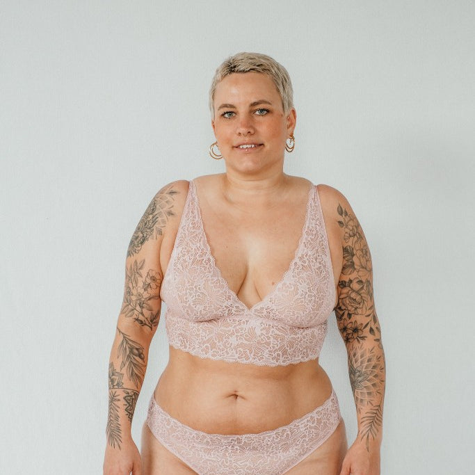 the model shows herself from the front in a lace set made from sustainable materials