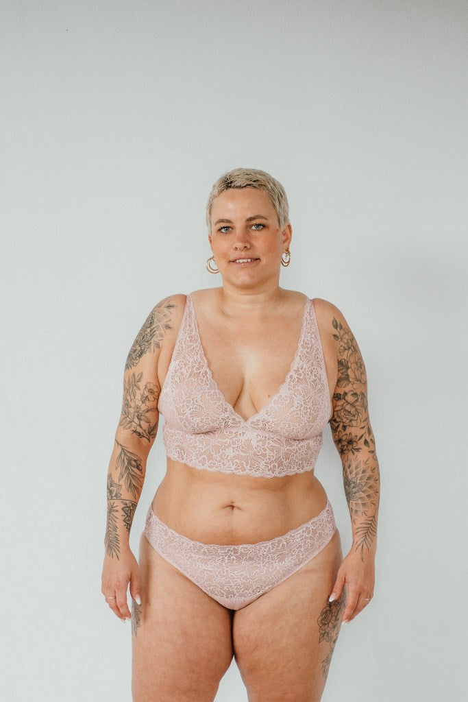 the model shows herself from the front in a lace set made from sustainable materials
