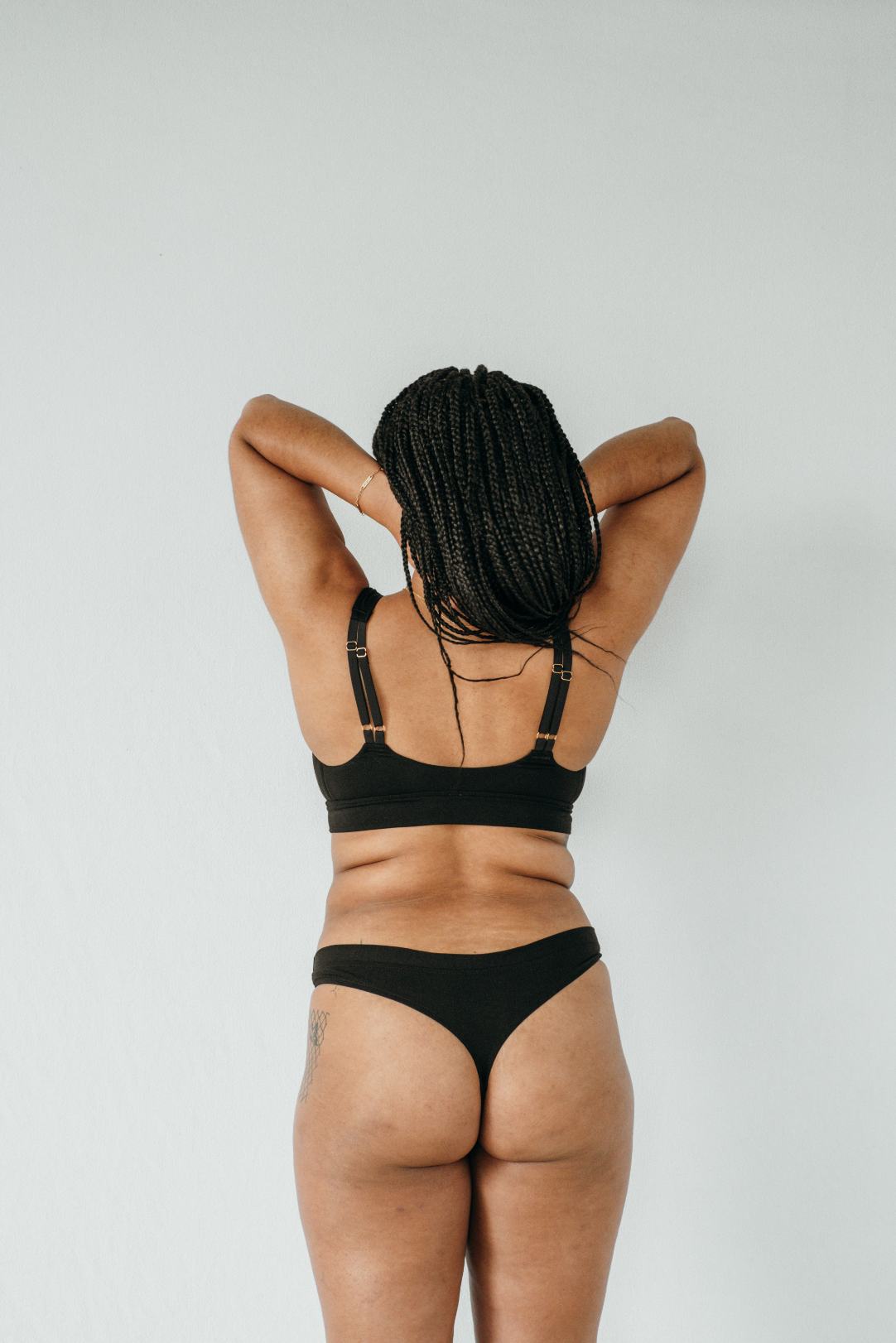 Back view of Bralette Betty with wide straps and matching basic String in black