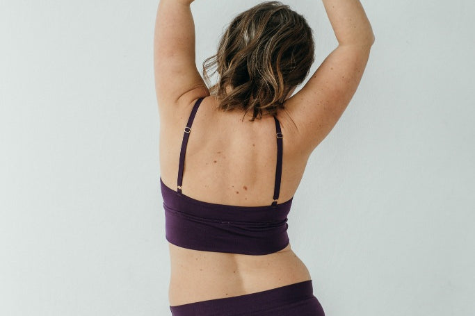 Produktbild von Emma in Ultraviolet von der Rückseite (Bralette & Slip)