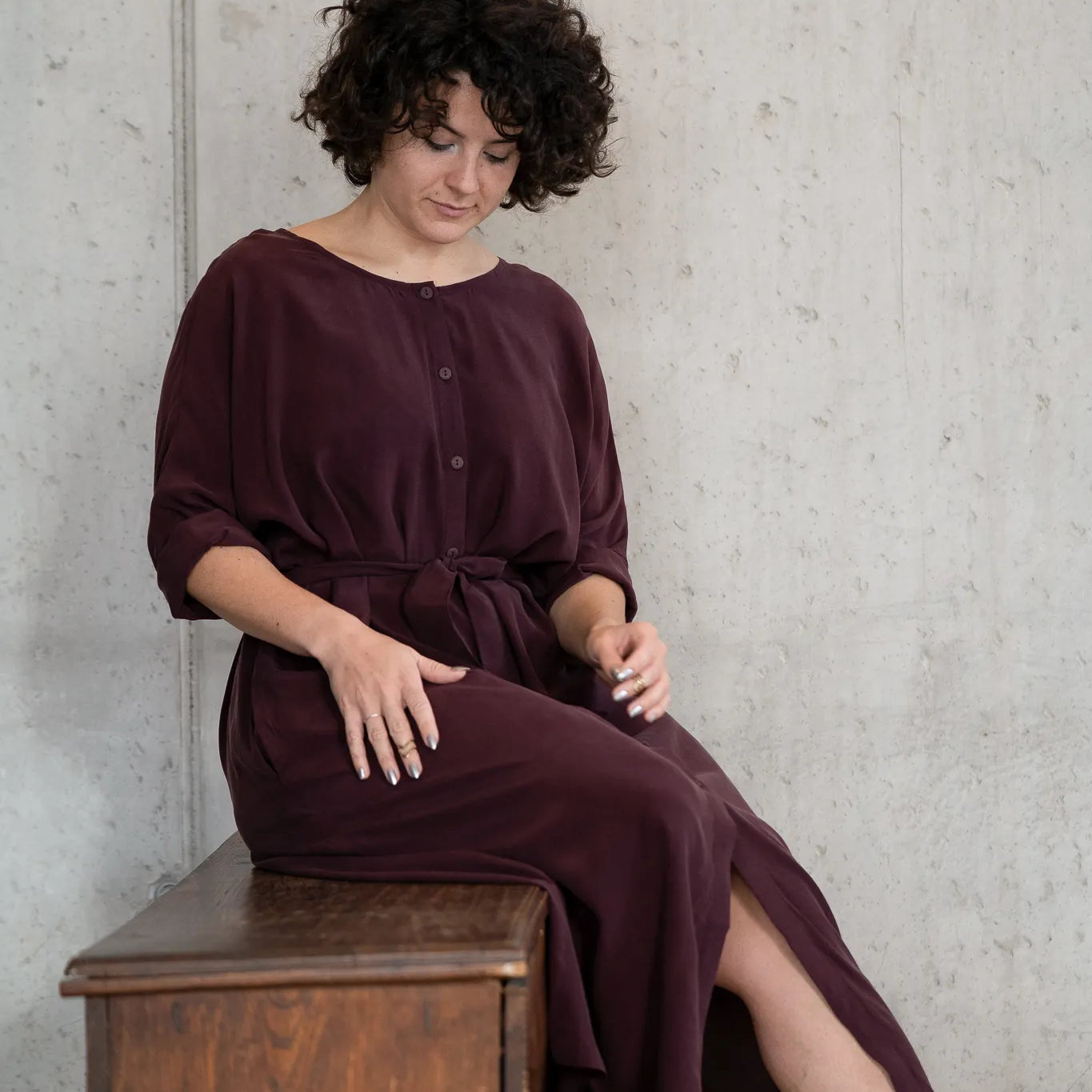Kleid in Aubergine von thoughts of september aus veganer Seide "Cupro"