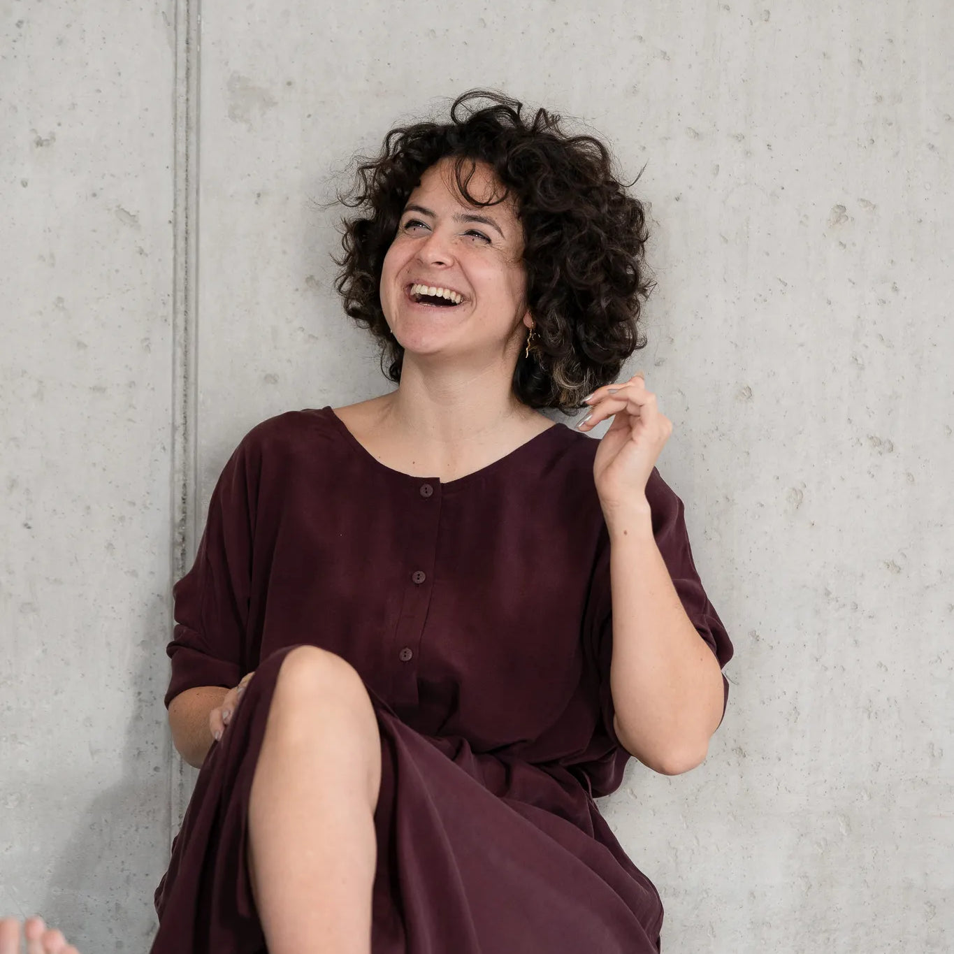 Veganes Kleid "Kim" in der Farbe Aubergine von thoughts of september