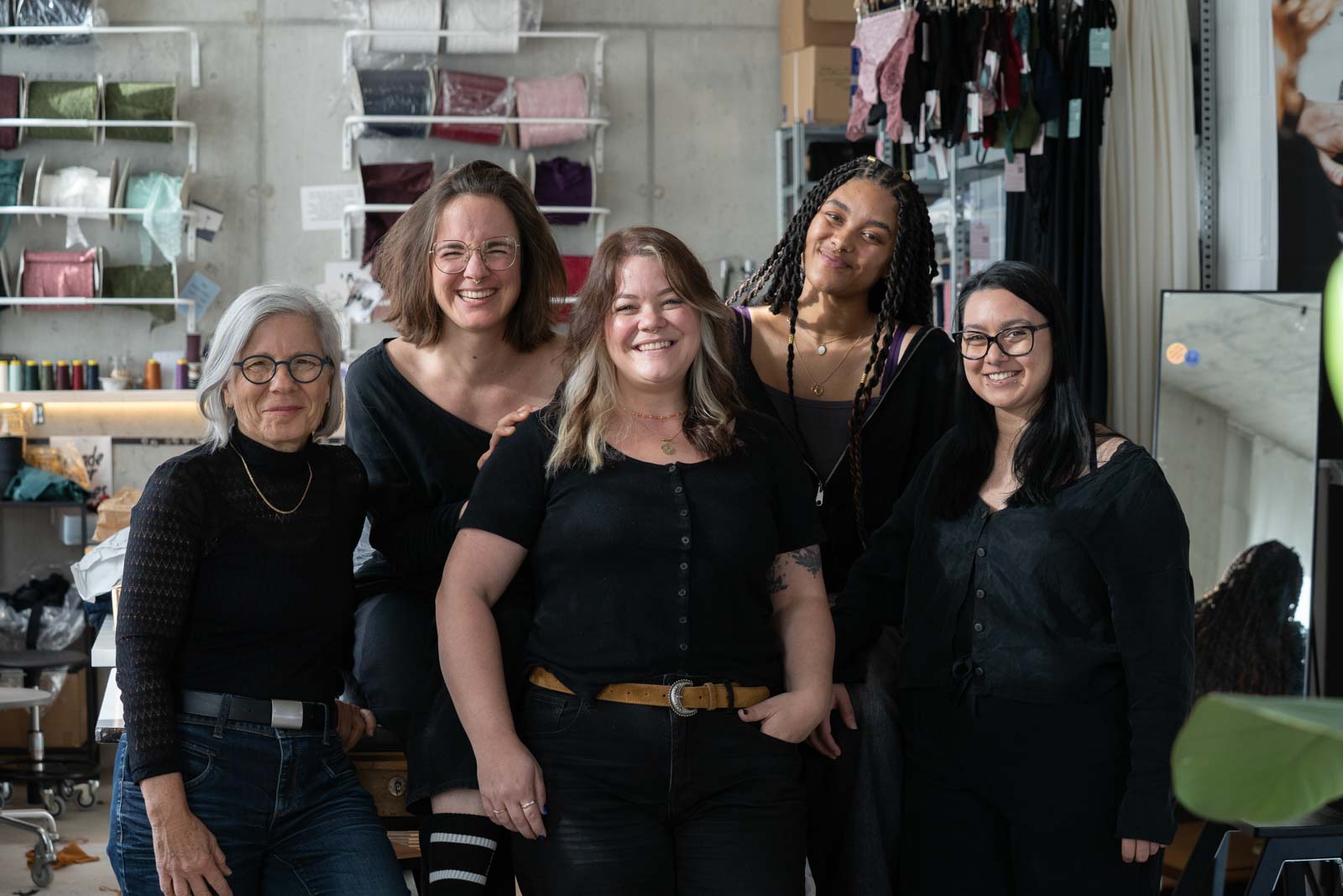 Erica, Zippora, Jessice, Mathilda und Angela - die Frauen hinter thoughts of september