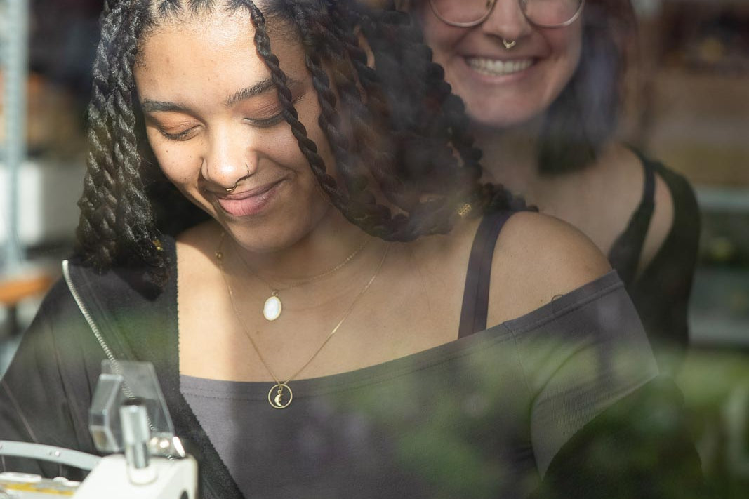 Zippora und Mathilda im Atelier von thoughts of september