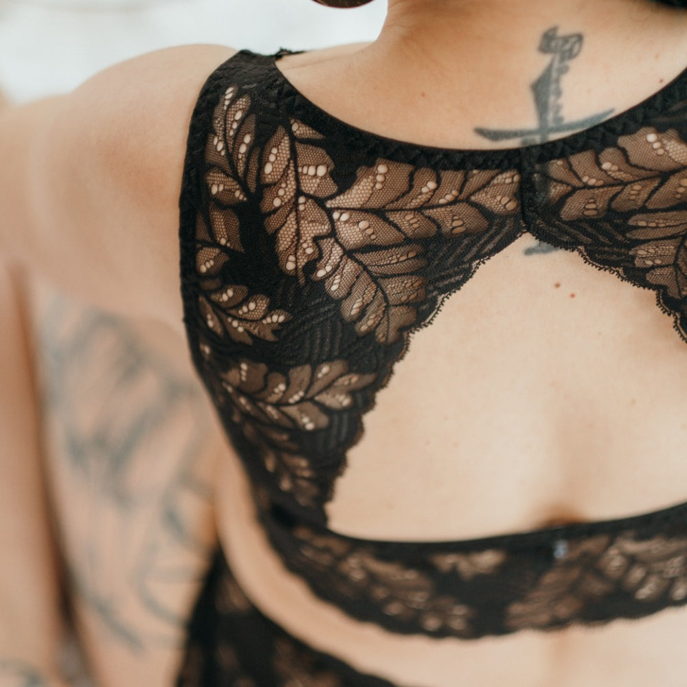 Back of woman in Bralette with special back in fine lace