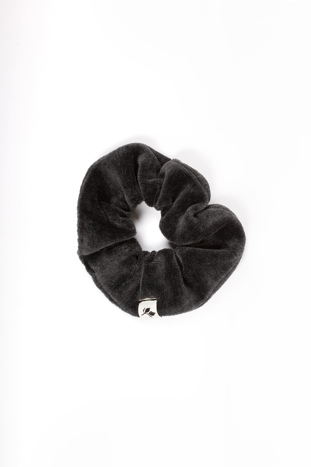graues Scrunchie aus upcycling Samt.